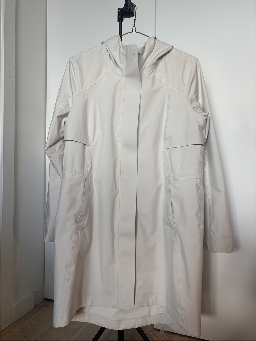 lululemon Light Cream Hooded Raincoat Waterproof Sz 10